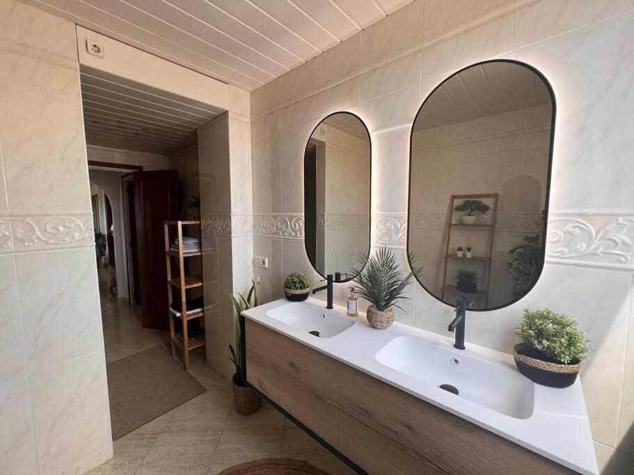 3Apartamento De Tres Habitaciones إمبوريابرافا المظهر الخارجي الصورة